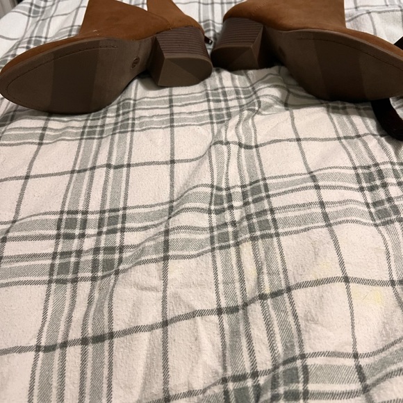 Light brown boots size 71/2. Brand new. - Picture 3 of 4